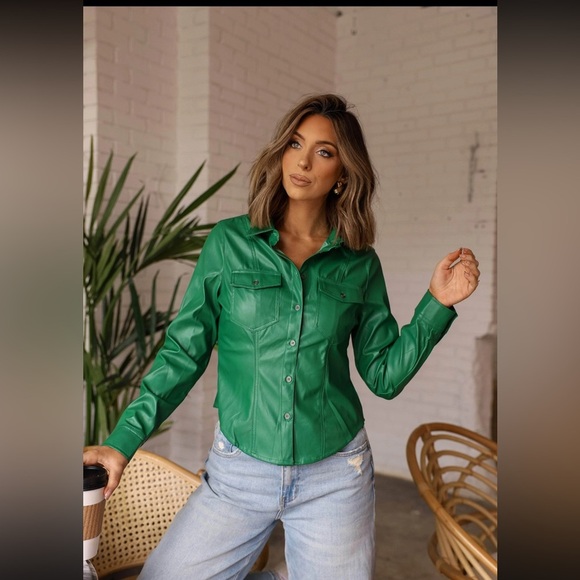 Love Tree Sleek Button Down Top Size Large Green Faux Leather Collard Neckline - Picture 1 of 13